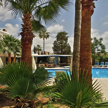 Hilltop Gardens Aparthotel