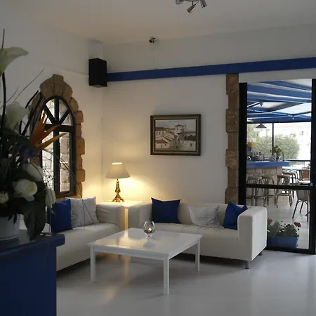 Hilltop Gardens 3*