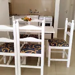 Hilltop Gardens Aparthotel