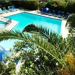 Hilltop Gardens 3*