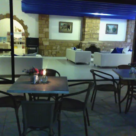Hilltop Gardens Aparthotel 3*