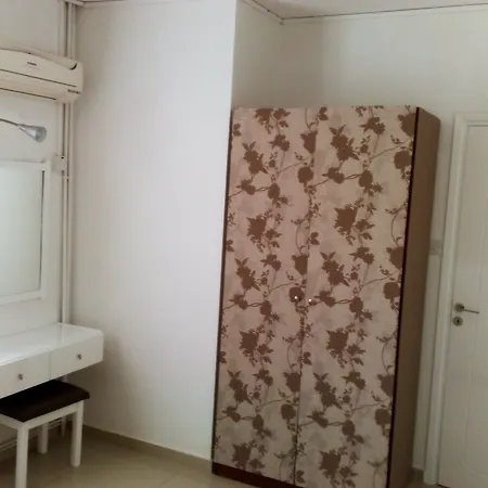 Hilltop Gardens 3*