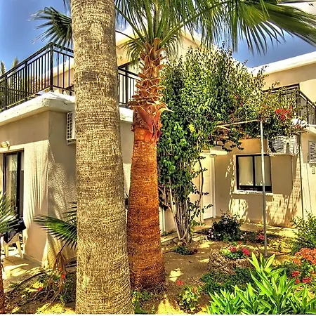 Aparthotel Hilltop Gardens 3*