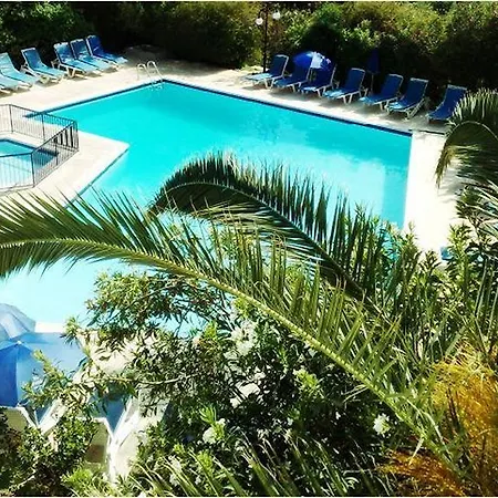 Hilltop Gardens 3*