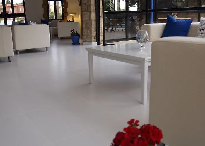 Hilltop Gardens Aparthotel Paphos