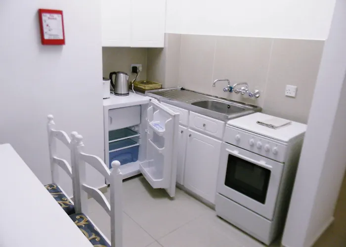 Hilltop Gardens Aparthotel 3*