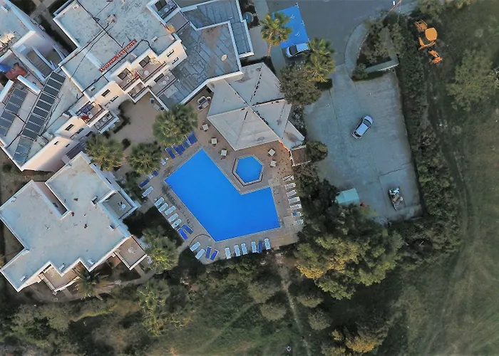 Hilltop Gardens Апарт-отель