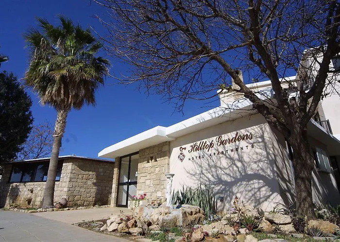 Hilltop Gardens מלון דירות 3*