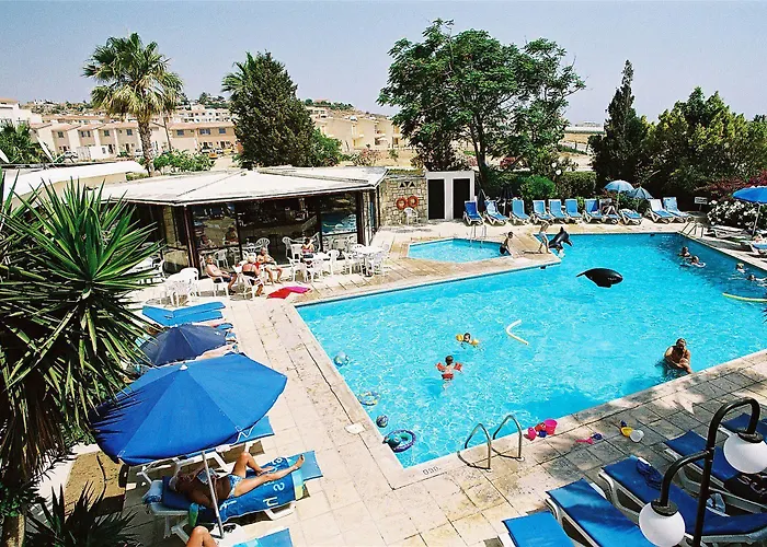 Hilltop Gardens מלון דירות