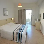 Hilltop Gardens 3*