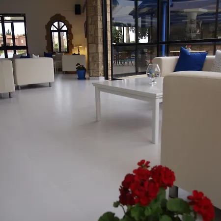 Hilltop Gardens 아파트호텔 파포스