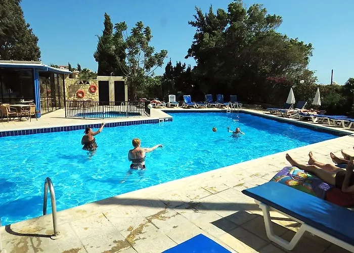 海港花园公寓式酒店 3* Paphos