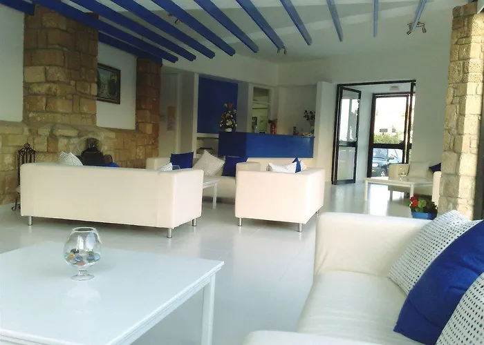 海港花园公寓式酒店 Paphos